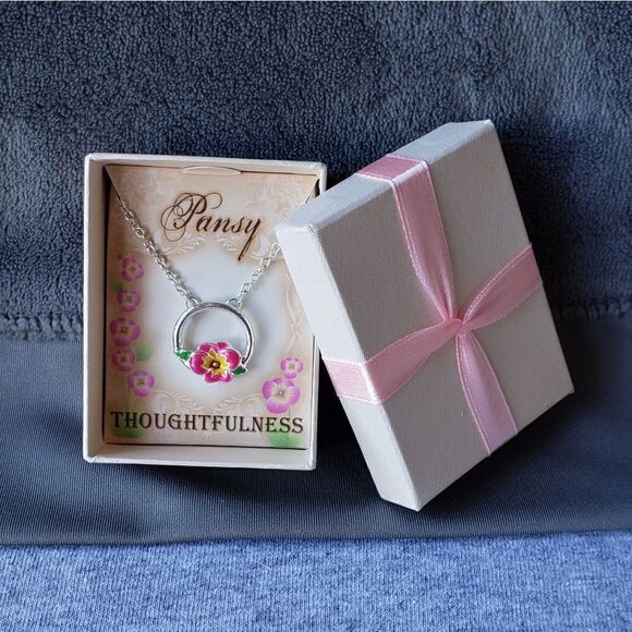 NWT Beautiful Pink Pansy Necklace Silvertone Chain - Picture 2 of 3
